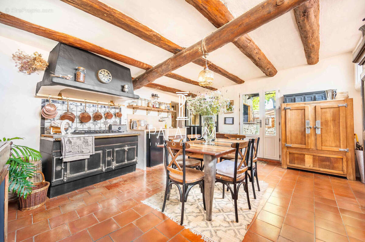 Maison à MOUSTIERS-SAINTE-MARIE