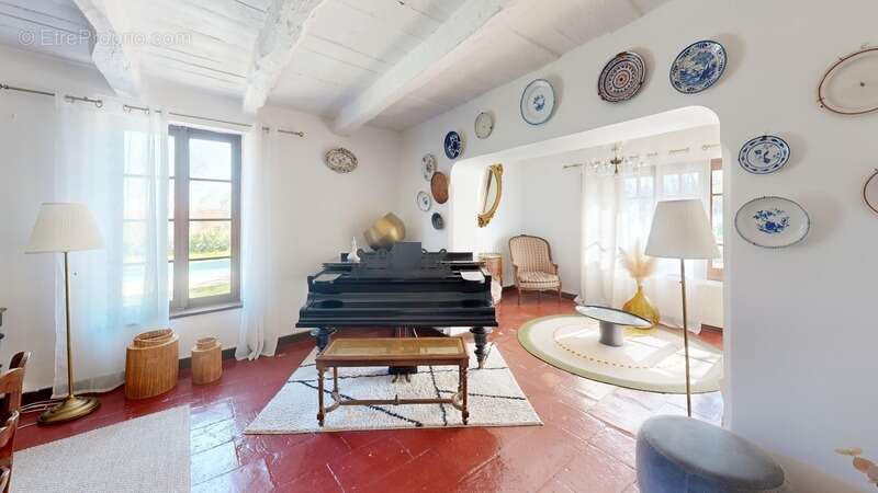 Maison à NEGREPELISSE