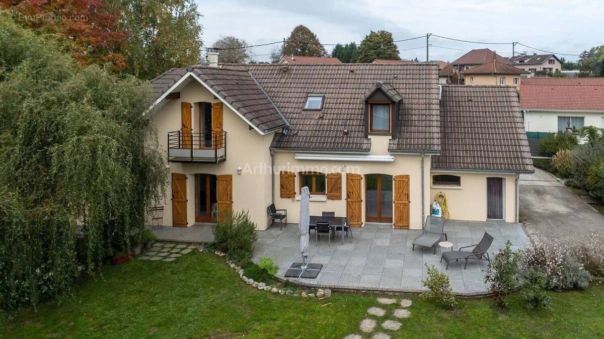 Maison à VEZERONCE-CURTIN