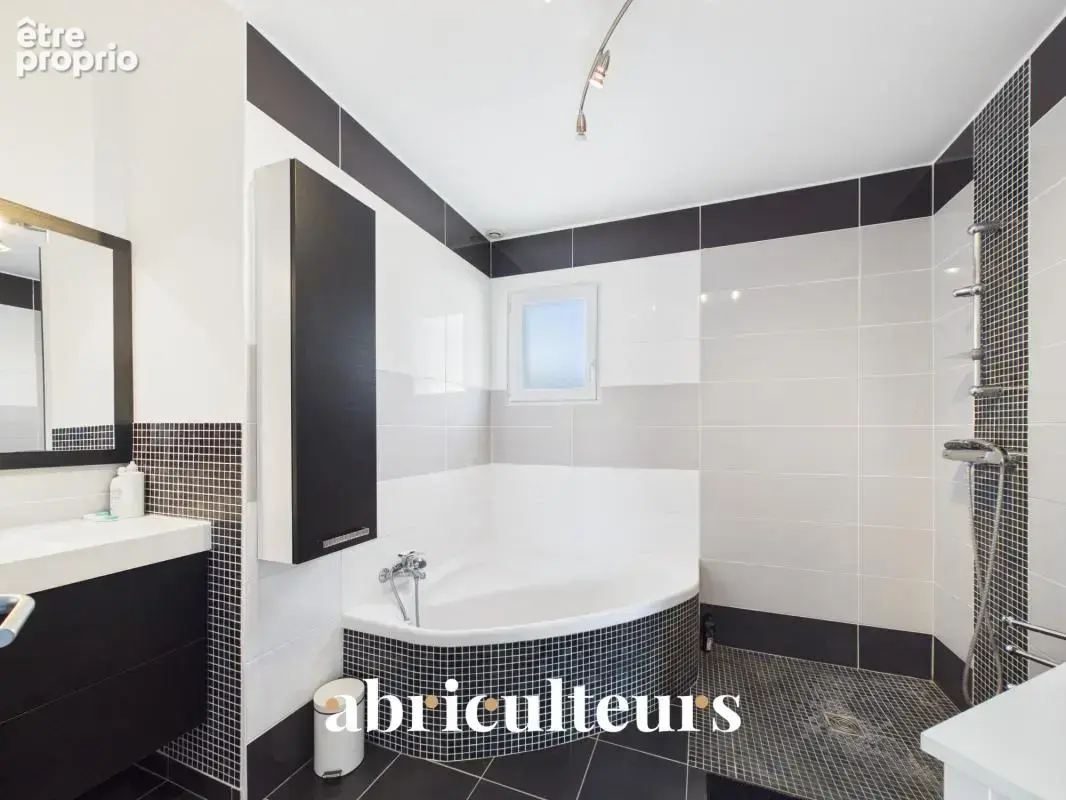 Belle maison contemporaine de plain pied  sur terrain de 1087 m2 en vente à Sainte-Pazanne (44680) - photo 11