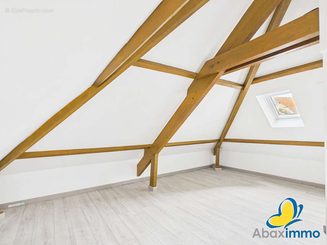Maison en pierre rénovée avec beau terrain! - photo 13