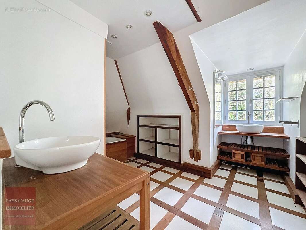 Maison à SAINT-GEORGES-EN-AUGE