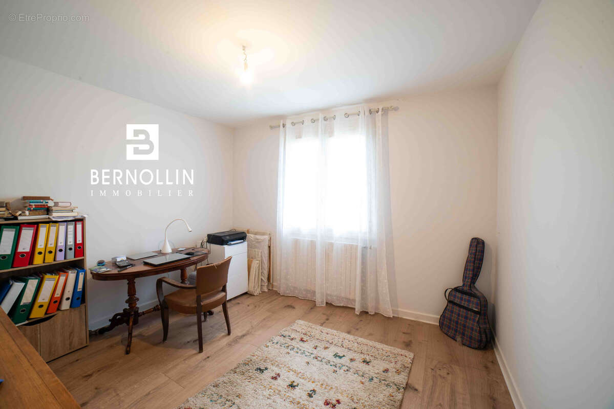 JASSERON   Villa familiale au calme avec grand terrain arboré à seulement 15 minutes de Bourg-en-Bresse - photo 17