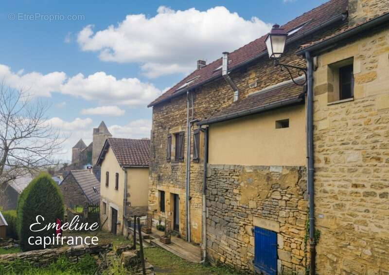 Maison à SALIGNAC-EYVIGUES