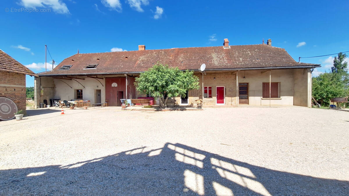 Photo 1 - Maison à SAILLENARD