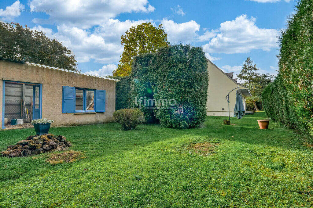 Maison à COUILLY-PONT-AUX-DAMES