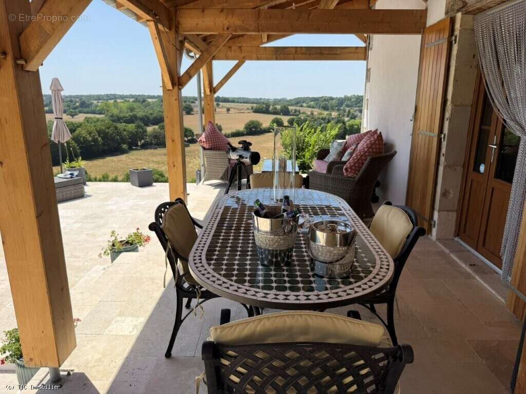 Maison à CHARROUX