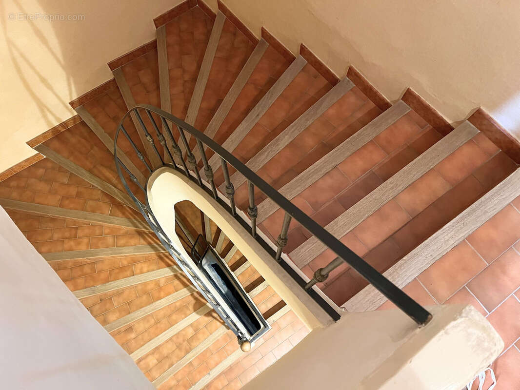 Maison 8 pièces avec cour garage et grenier - photo 10
