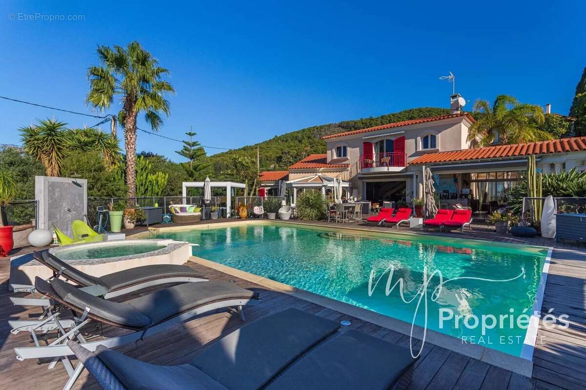 Maison à CARQUEIRANNE