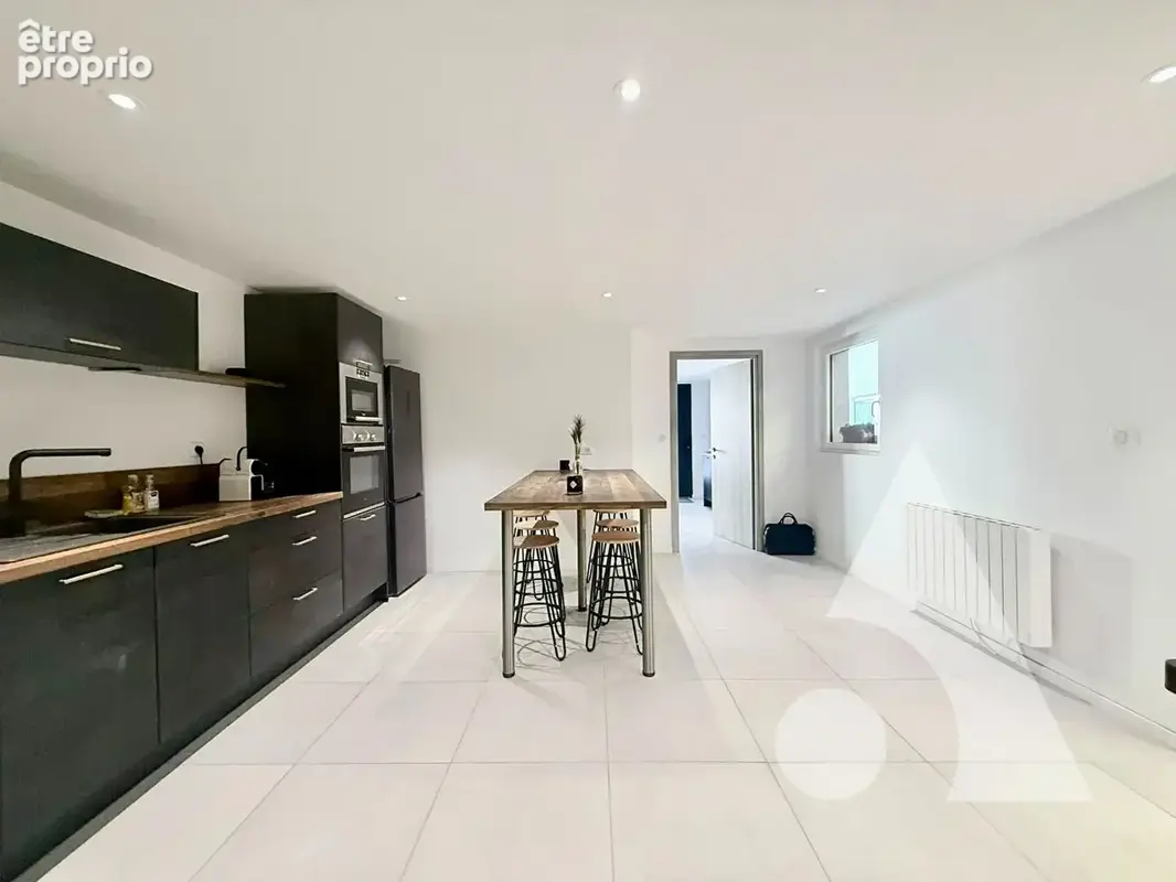Entrepôt 357 m² avec 51 m² de bureau - photo 5
