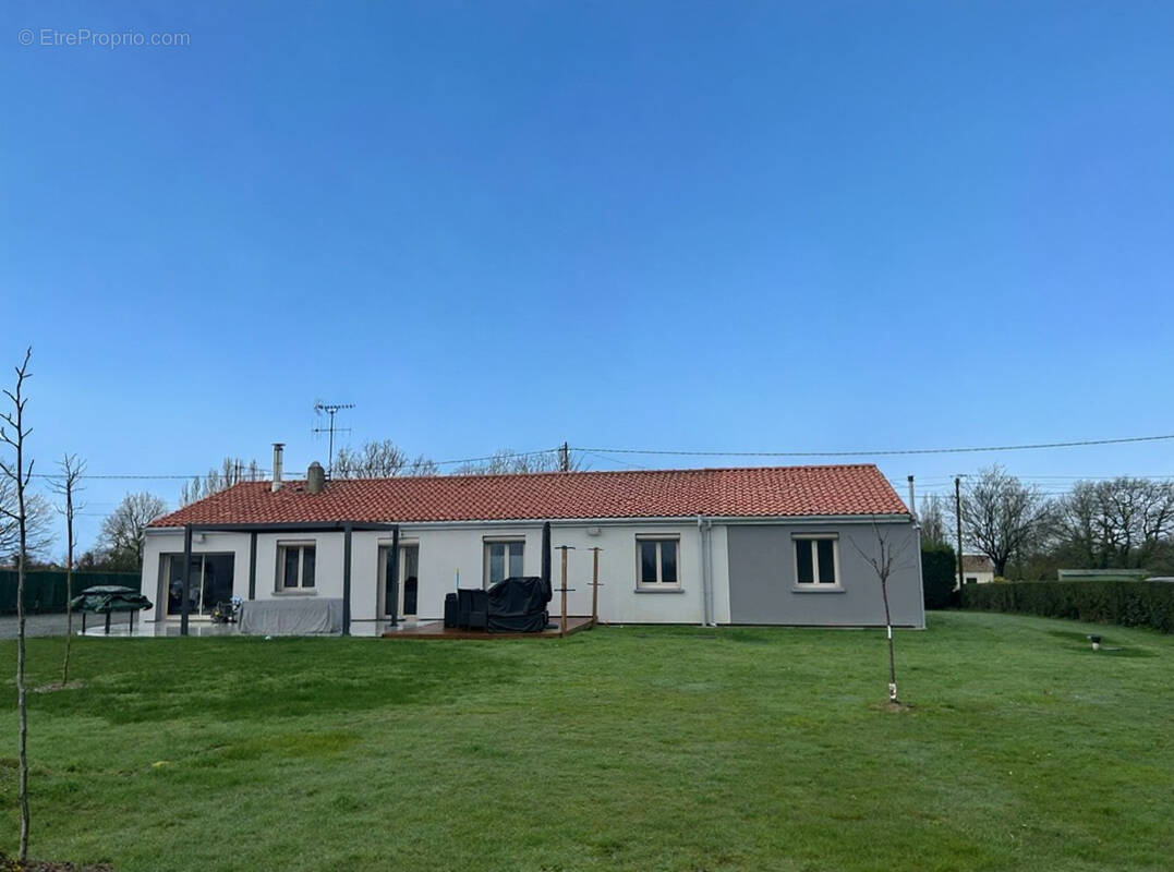 Maison à VENDRENNES