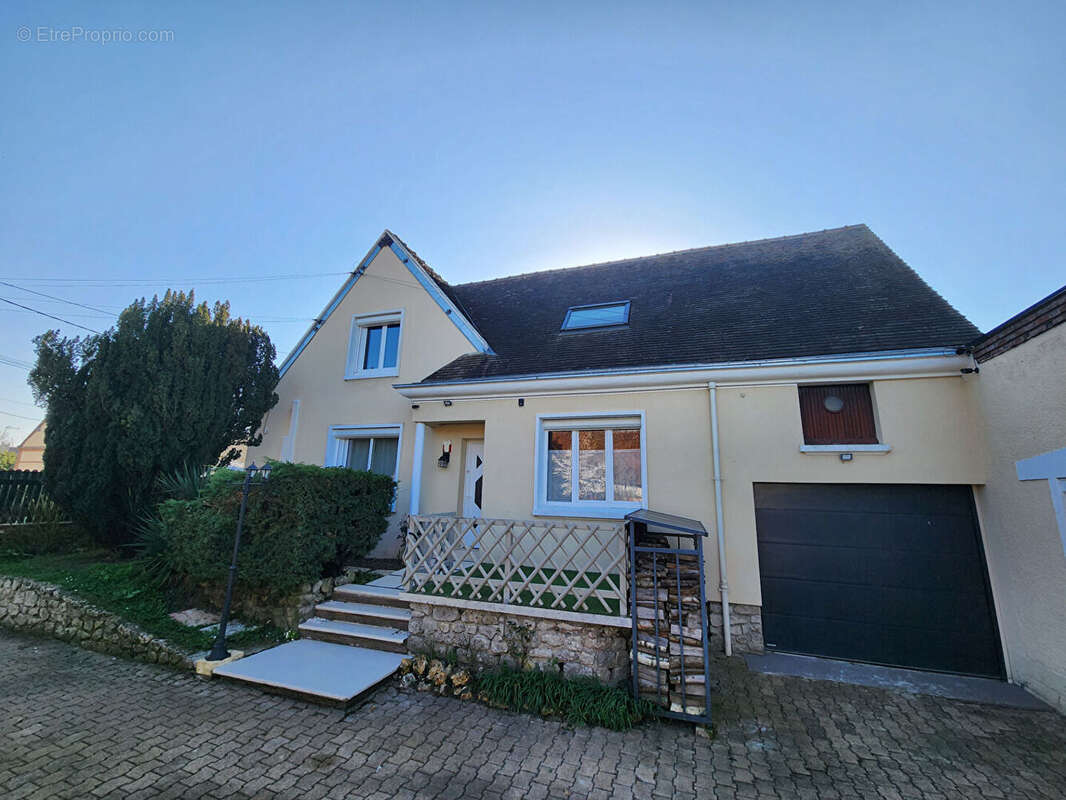 Maison à TREMBLAY-LES-VILLAGES