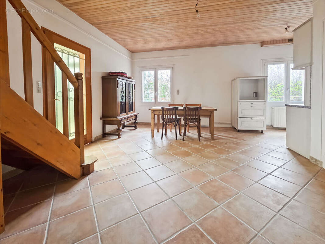 Maison à VERRIERES-LE-BUISSON