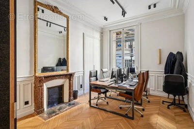 Commerce à PARIS-8E