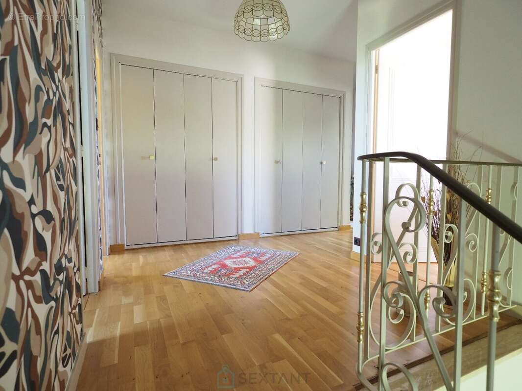 Agréable et lumineuse traditionnelle sur sous-sol complet - Belle parcelle paysagée de 2 800 m² - photo 12