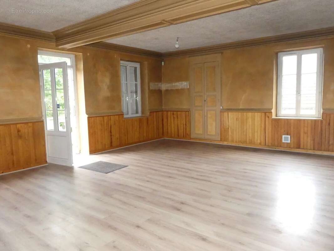 Appartement à SAINT-SYMPHORIEN-DE-MARMAGNE