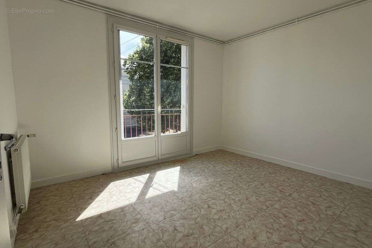 Loches - Appartement T4 - photo 3
