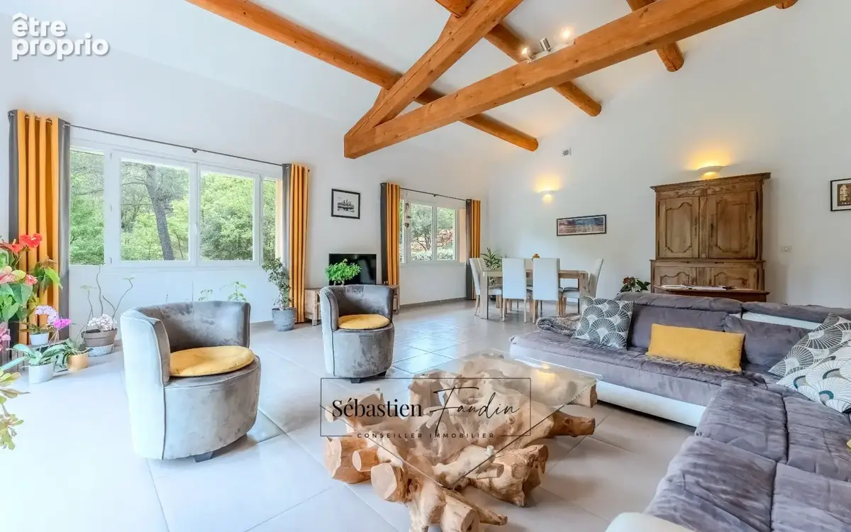 Domaine à vendre à Rousset à 15 minutes d'Aix-en-Provence - 8 000 m² - plusieurs logements - 262 m² habitables - calme absolu -  - photo 9