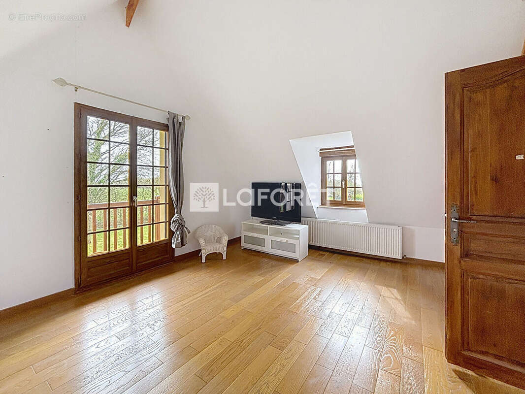 Maison à FAUGUERNON