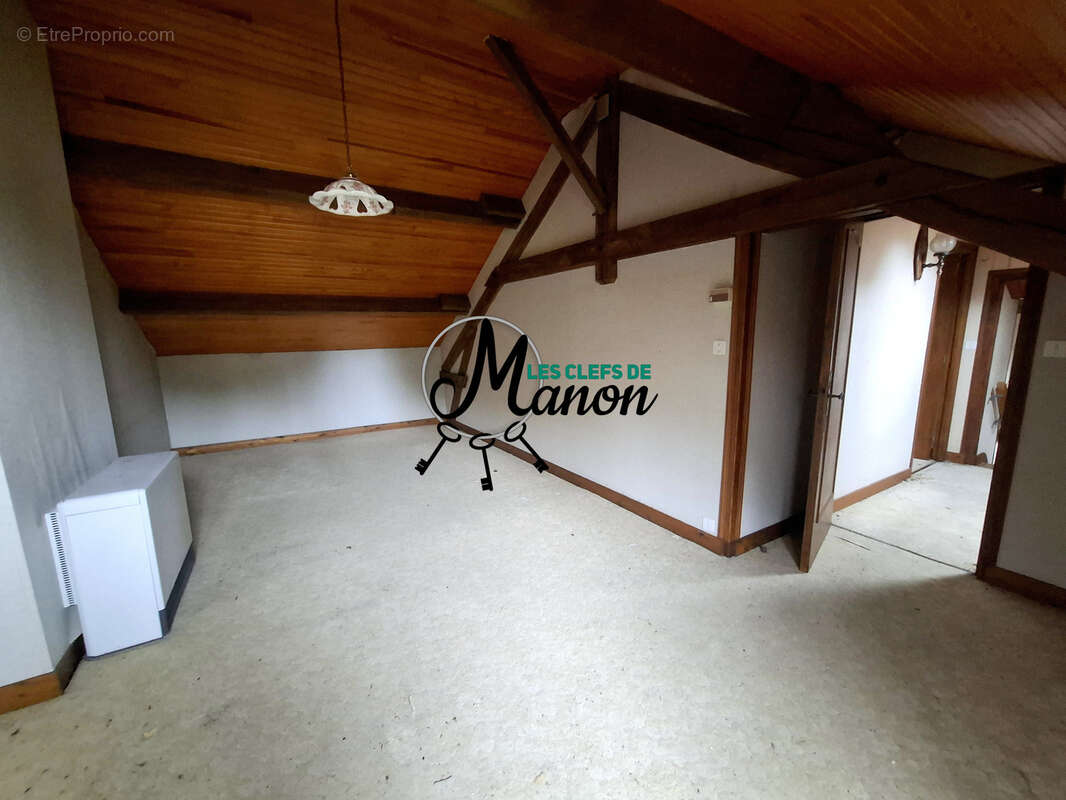 Maison à SAINT-SULPICE-LES-FEUILLES