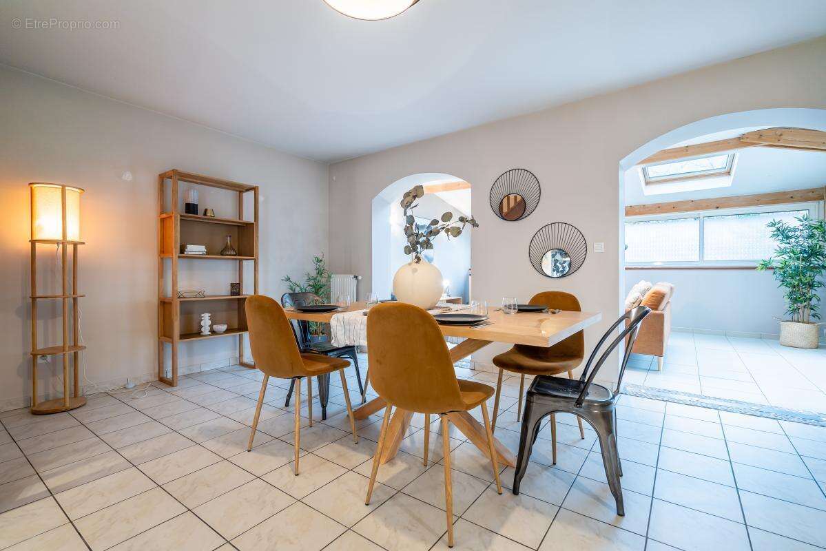 Maison à TASSIN-LA-DEMI-LUNE