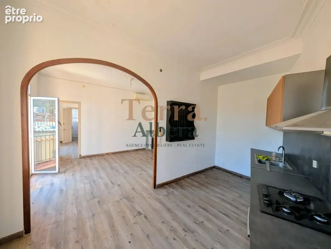 PORT-VENDRES - Bel appartement T4 avec terrasse pour investisseur - photo 4