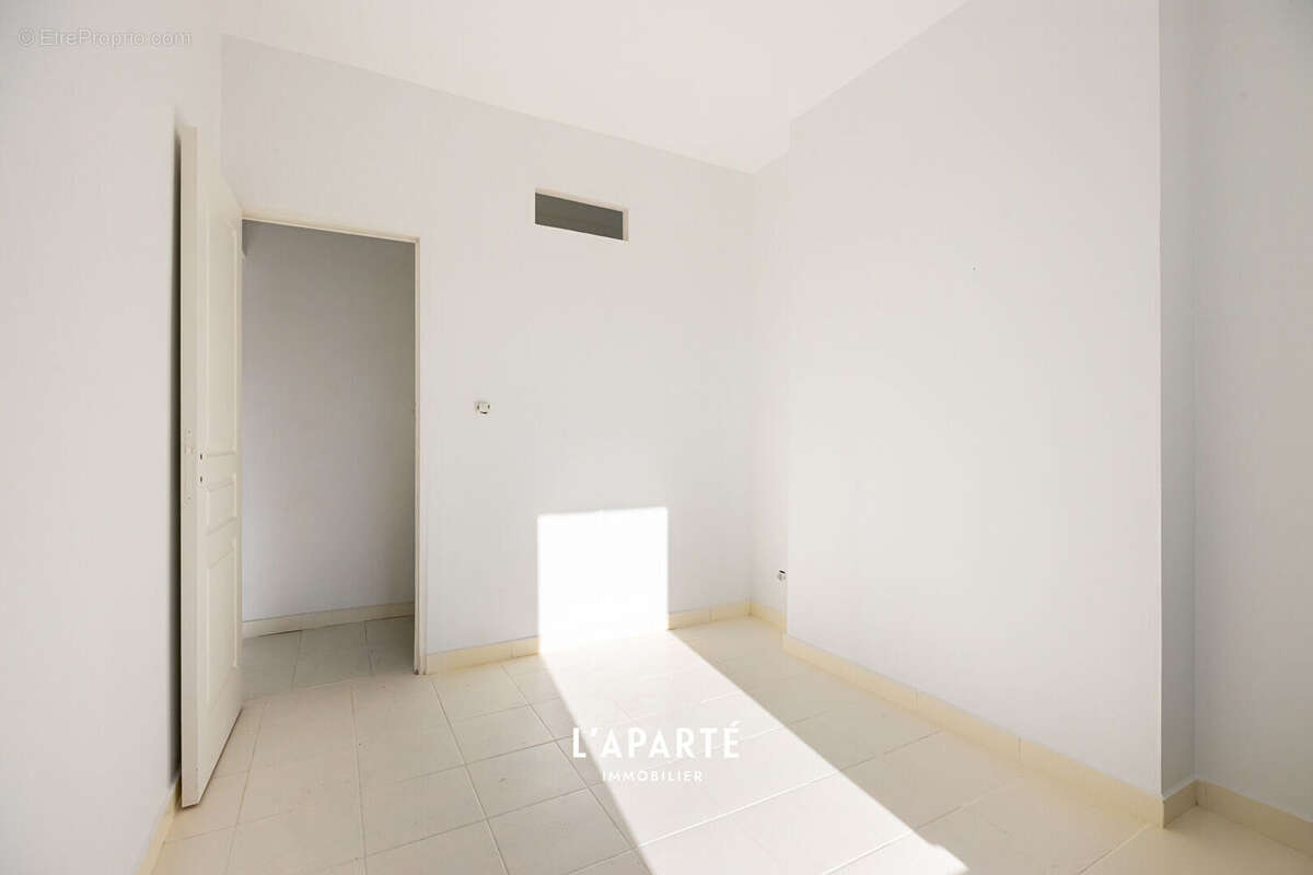 Appartement à MARSEILLE-3E