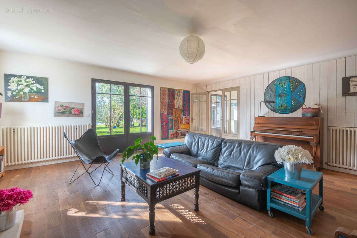 Maison à CAMBLANES-ET-MEYNAC