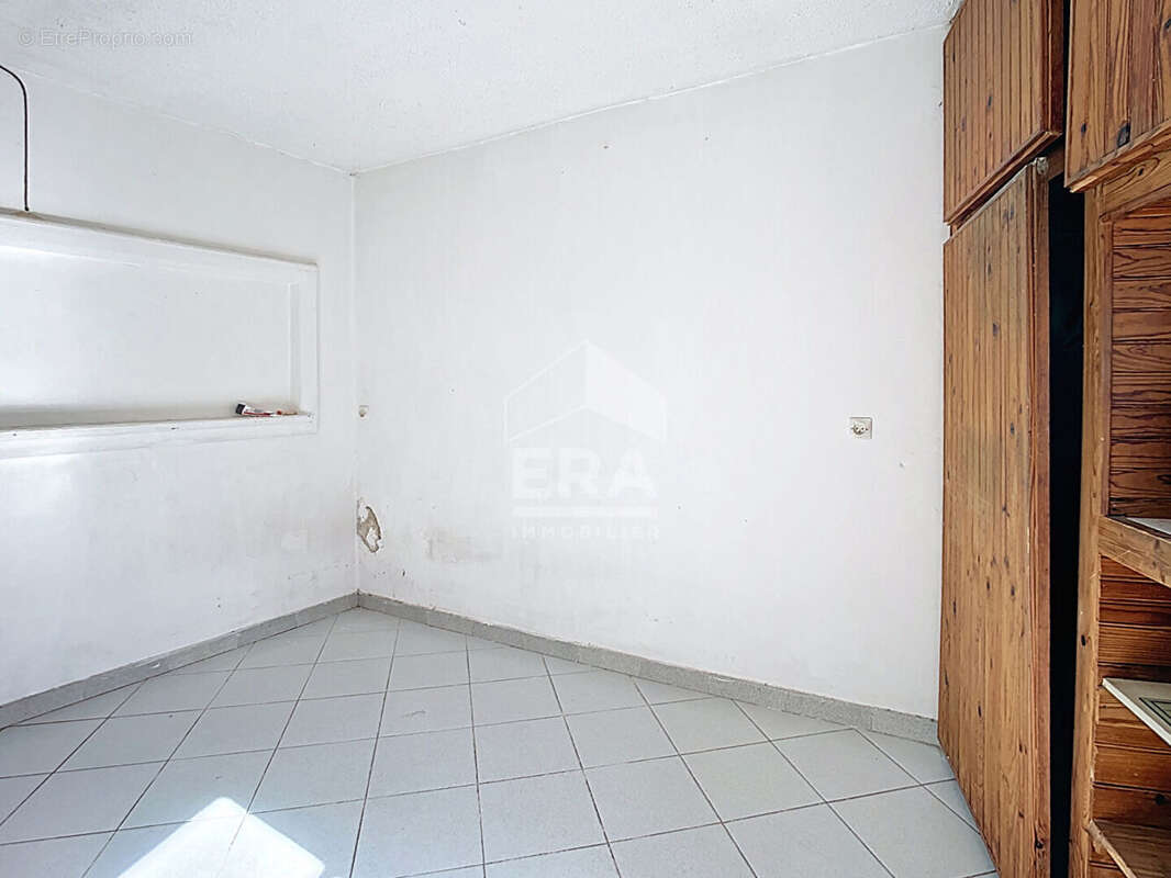 Maison à SAINT-MITRE-LES-REMPARTS