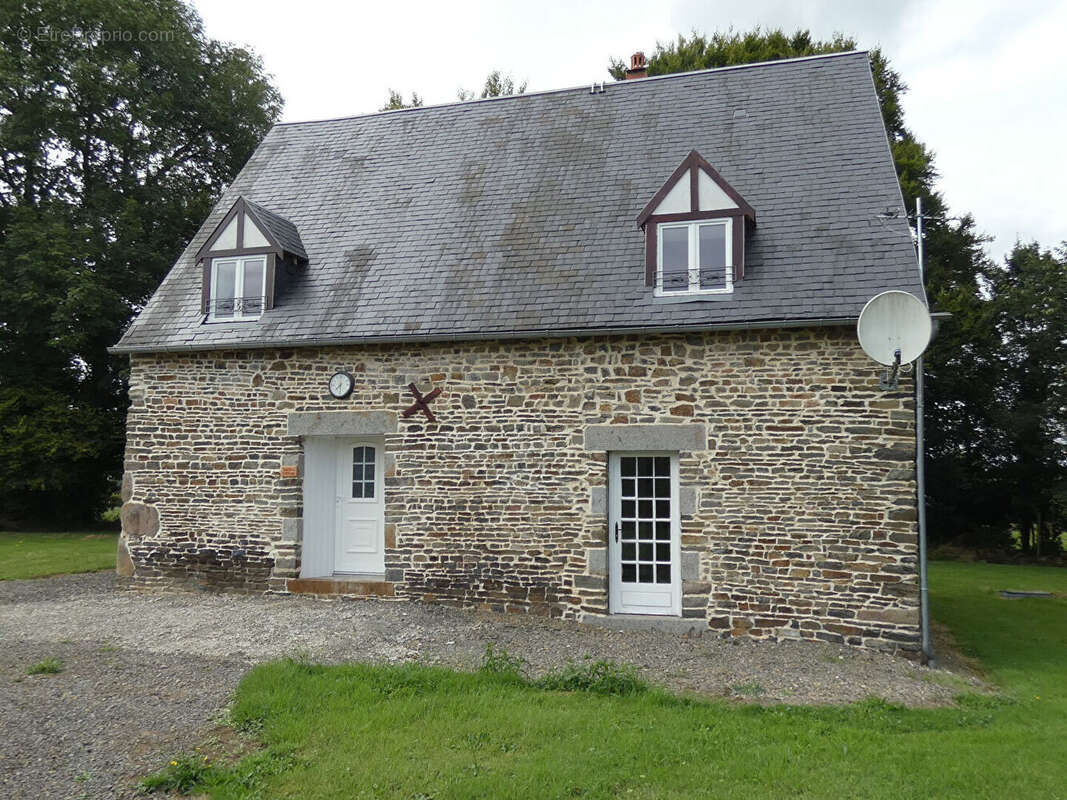 Maison à SAINT-QUENTIN-LES-CHARDONNETS