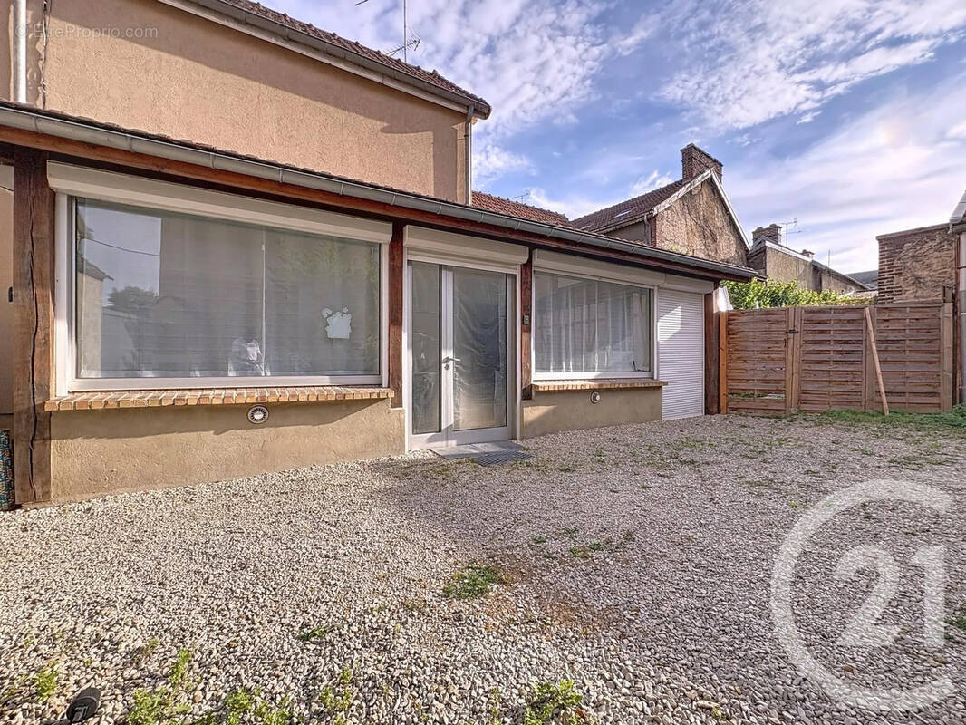 Maison à SAINTE-SAVINE