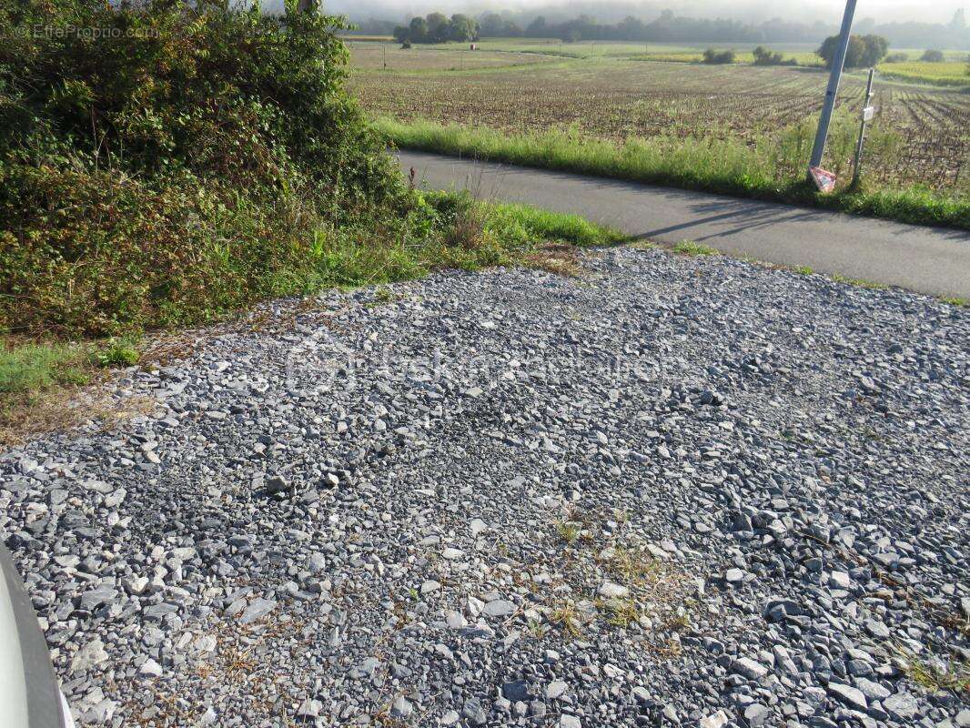 Terrain constructible de 3900 m² environ avec vue dominante - photo 2
