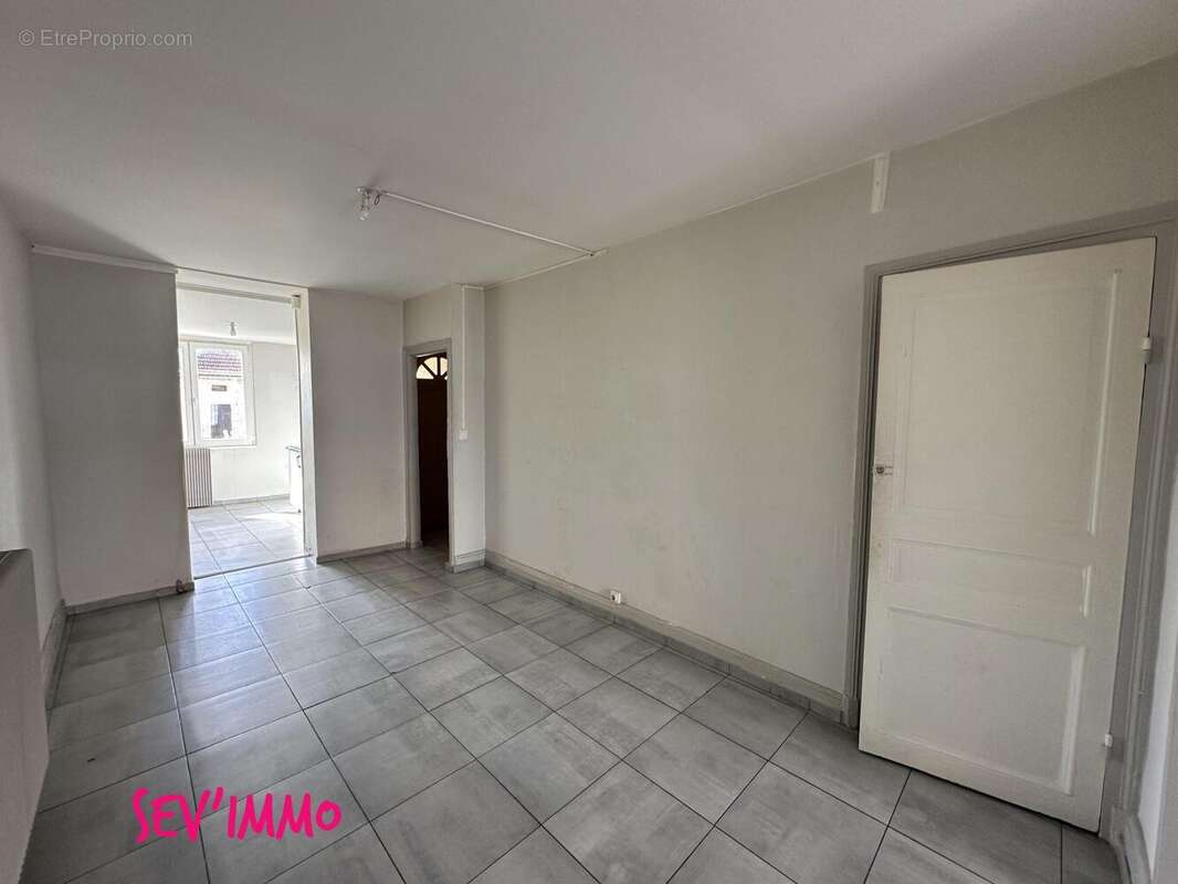 Maison à SAINT-GERMAIN-DES-FOSSES