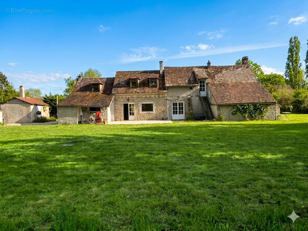 Maison à HOUDAN
