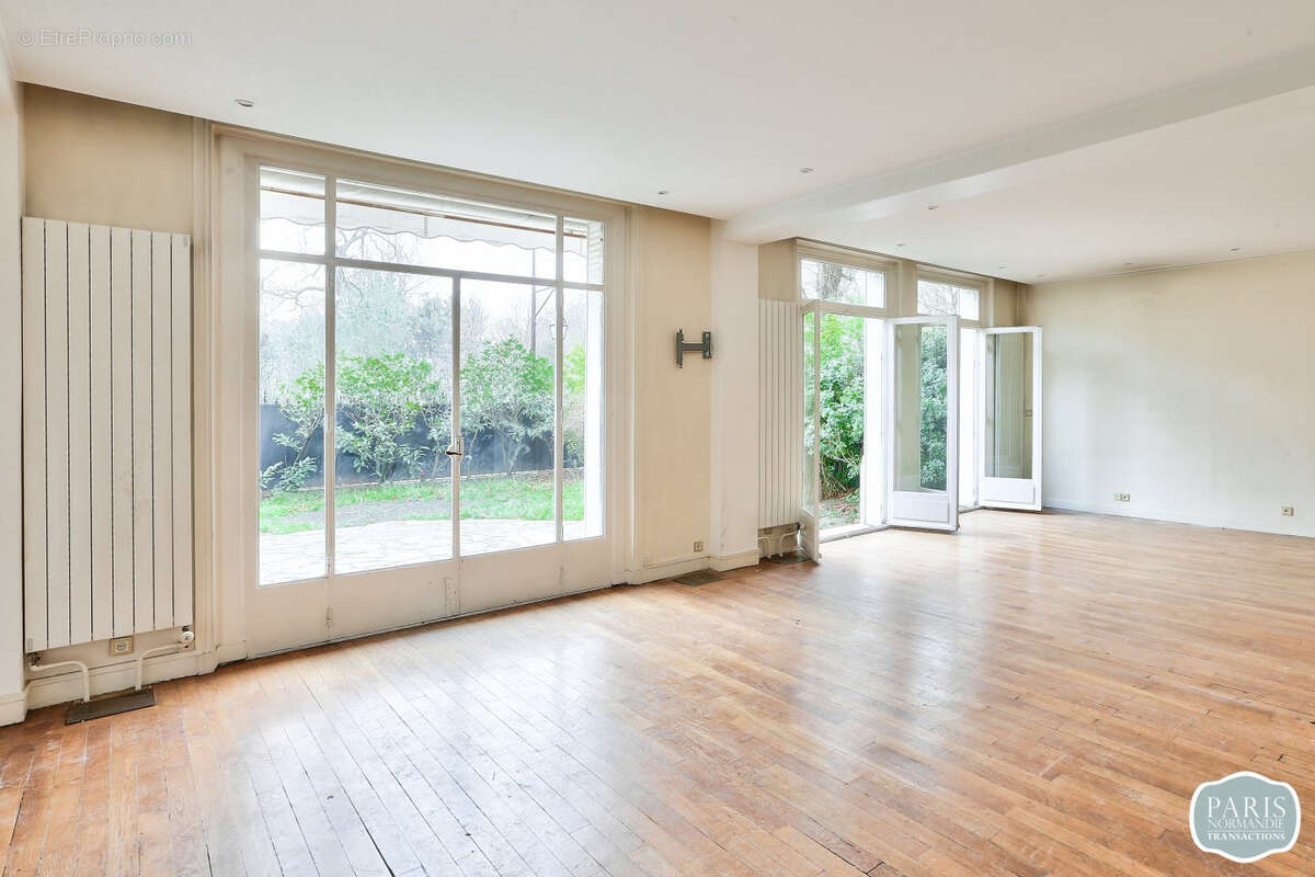 Appartement à NEUILLY-SUR-SEINE