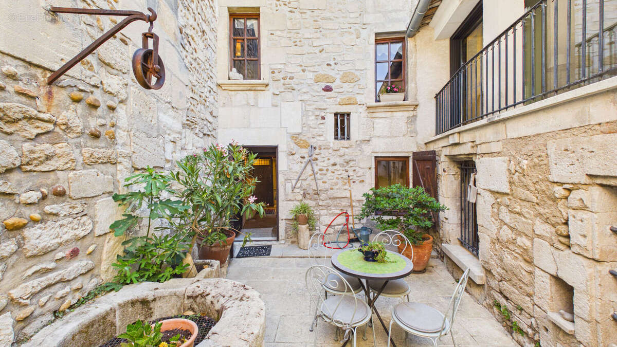 Maison à EYRAGUES