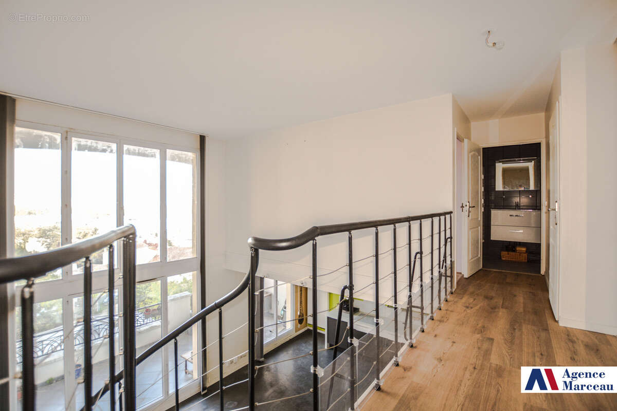 Appartement à COURBEVOIE