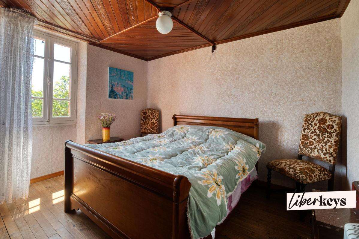 Maison longère T6 garage, annexes, terrain cadre exceptionnel - photo 9