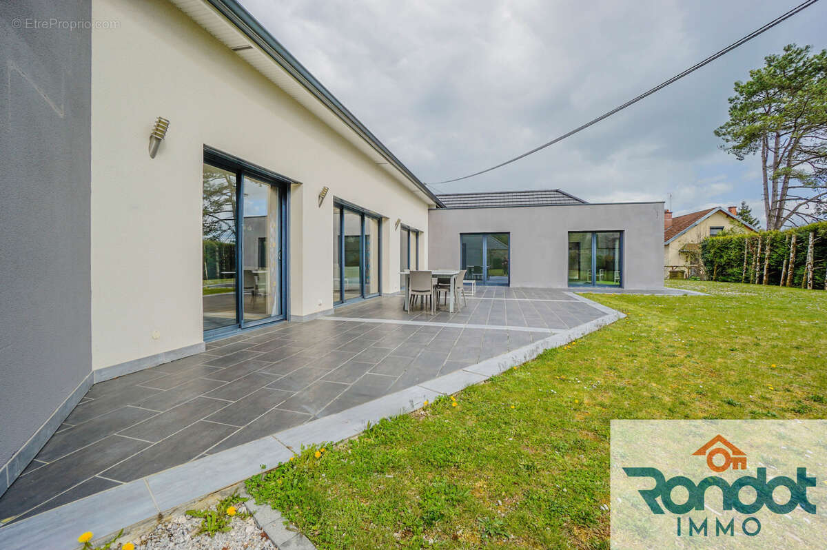 Maison 10 pièces / 6 chambres / 380 m2 / 2045 m2 terrain + piscine intérieur - photo 14