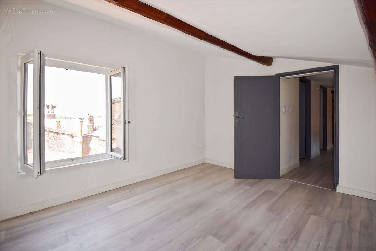 Centre d'Uzès, beau duplex rénové et climatisé - photo 15