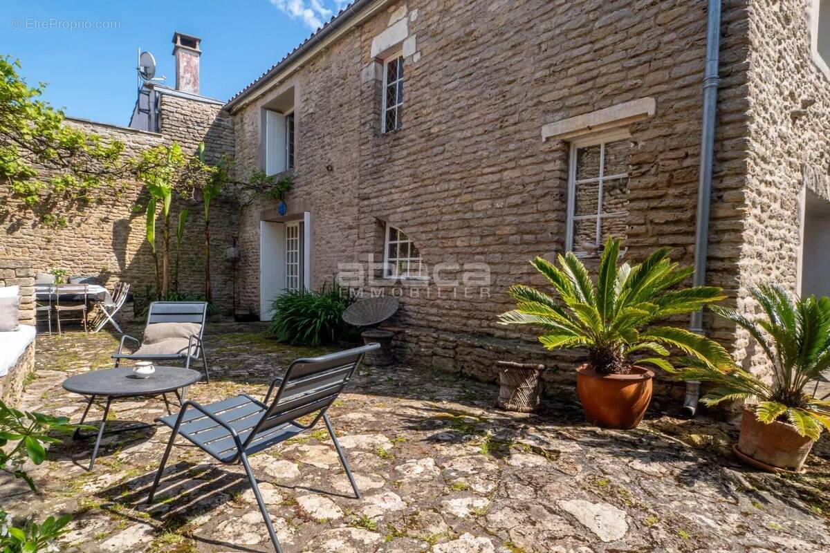 Maison à LES PORTES-EN-RE