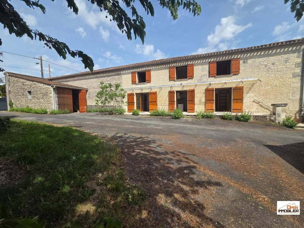 Maison à HIERSAC