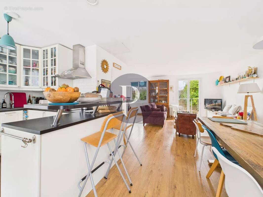 Maison à VERRIERES-LE-BUISSON