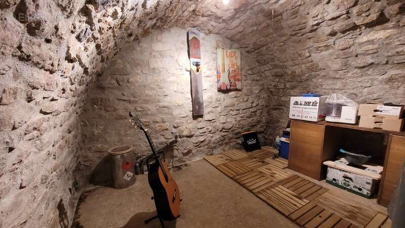 Authentique maison de village de 3 pièces avec cave voûtée et chambre à rénover_SIGONCE (04) - photo 11