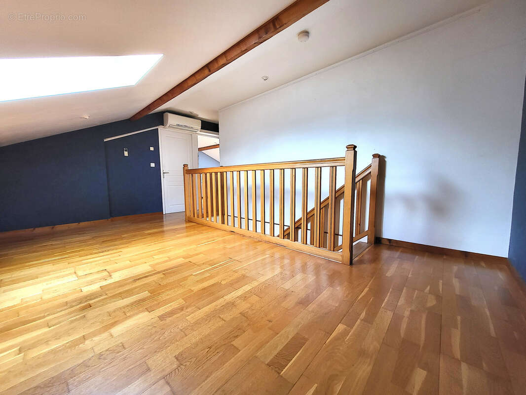 Appartement à MONTROND-LES-BAINS