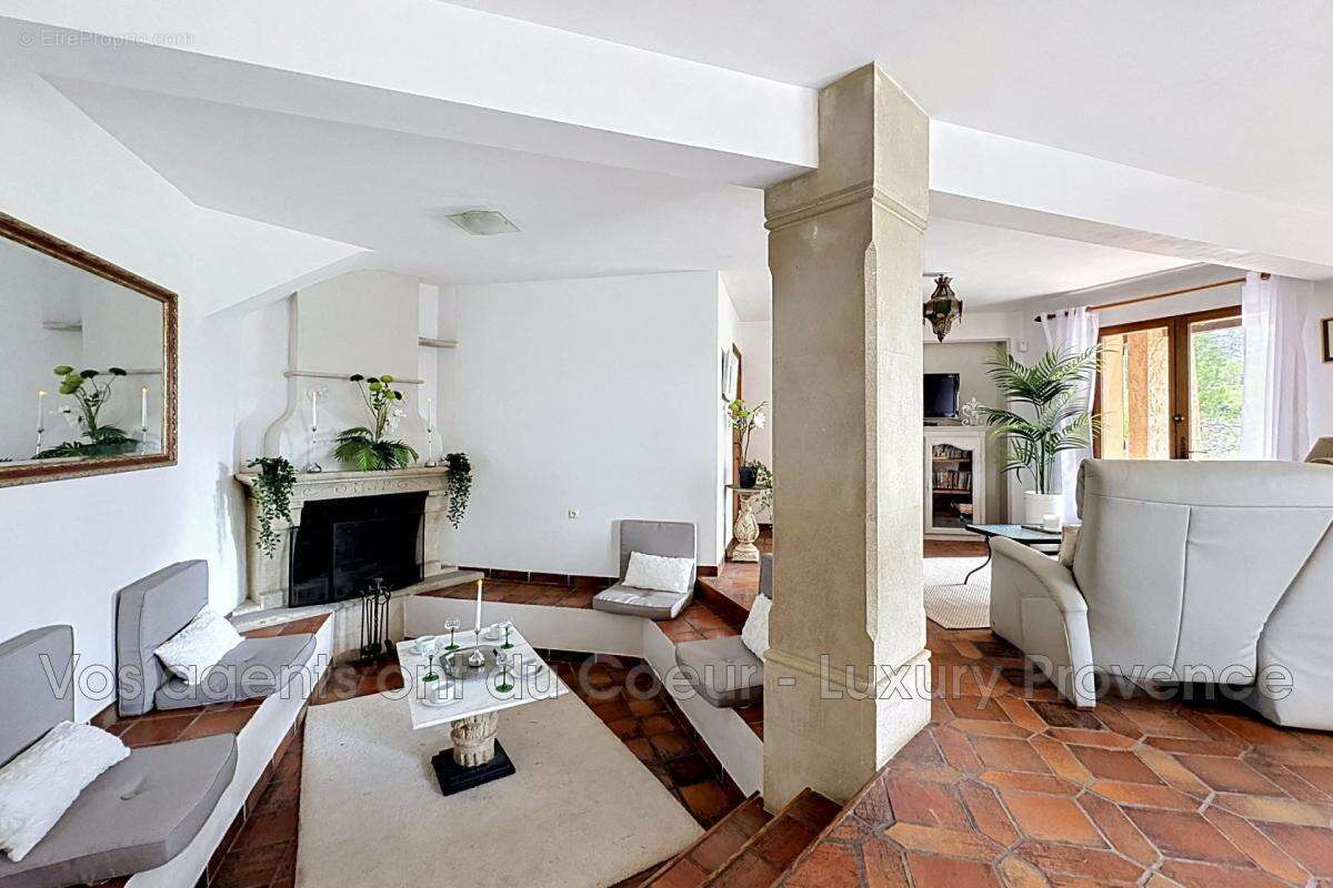 Maison à CHATEAUNEUF-LE-ROUGE