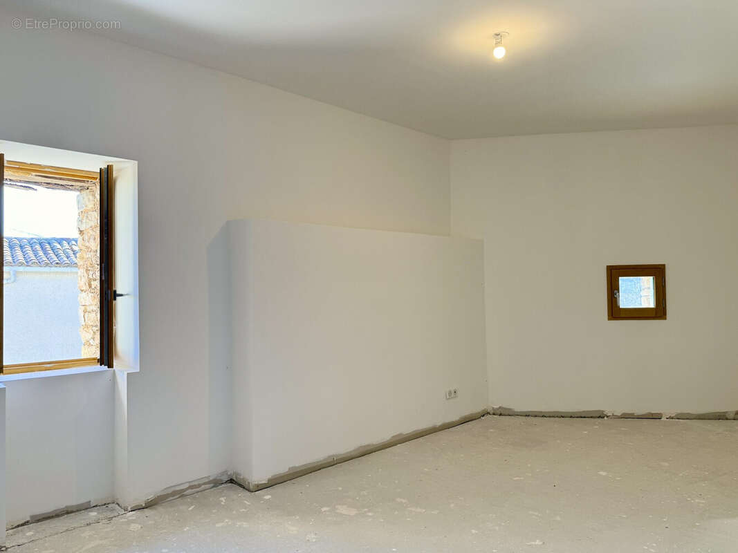 Dickjan POPPEMA d' eXp France vous propose un appartement T5 dans un ancien château - Appartement à SAINT-CHRISTOL