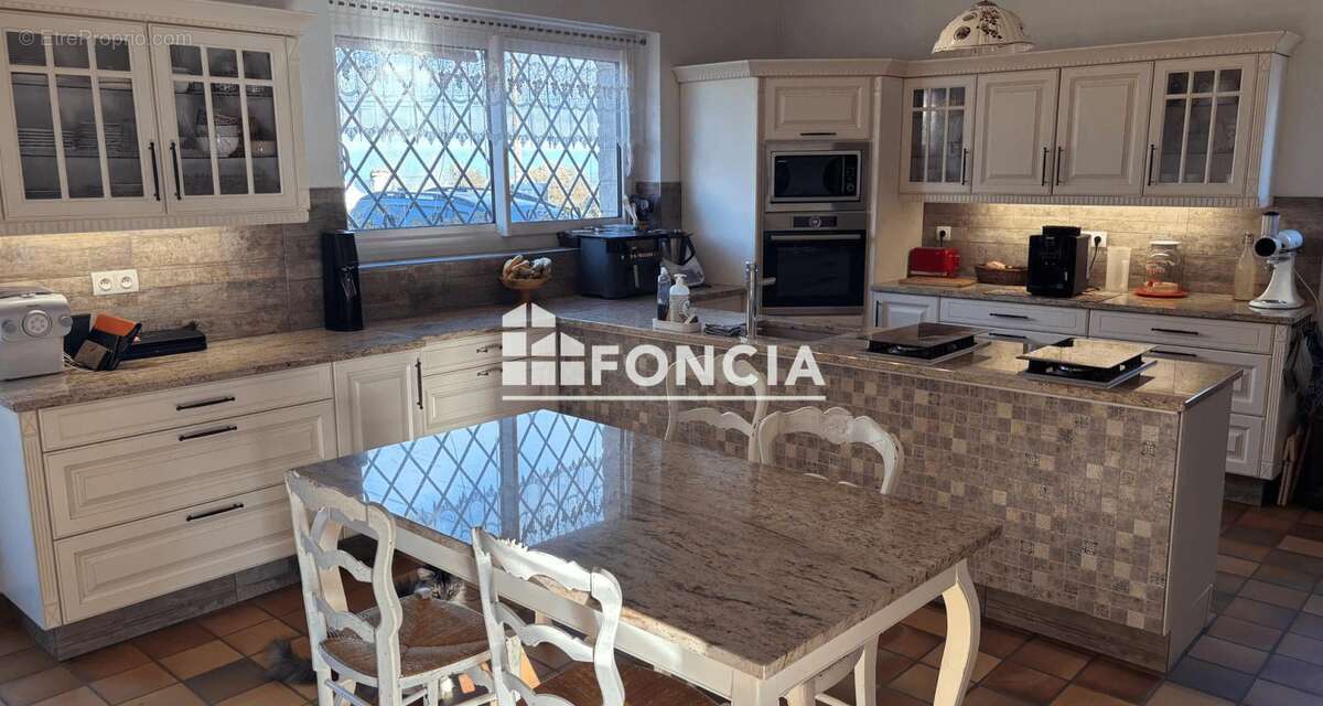 Maison à YVRAC-ET-MALLEYRAND