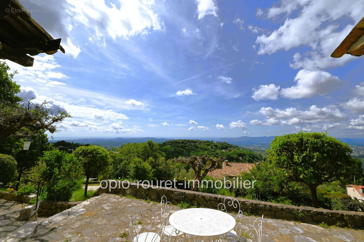 Maison à CHATEAUNEUF-GRASSE
