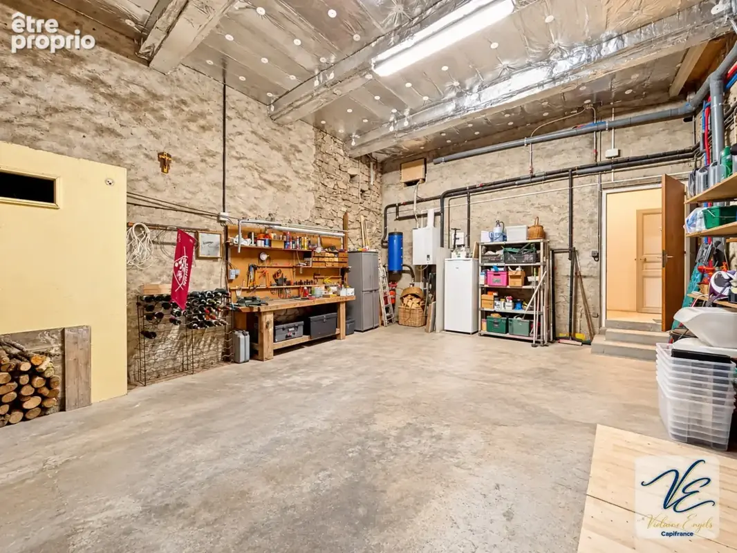 À azille – maison bourgeoise rénovée de 259 m² avec 5 chambres, jardin piscinable, puits et garage - photo 15